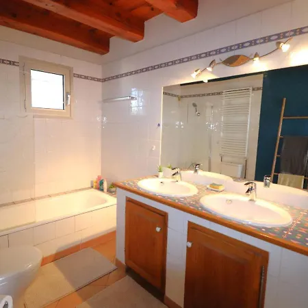 Villa A Port Camargue : Piscine Privee, Jardin, Clim, Wi-fi, Parking, Proche Et Casino - Fr-1-307-226 *