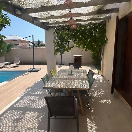à Port Camargue : Piscine Privée, Jardin, Clim, Wi-fi, Parking, Proche Et Casino - Fr-1-307-226 Villa