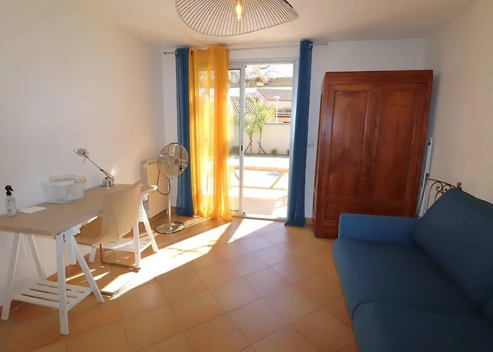 A Port Camargue : Piscine Privee, Jardin, Clim, Wi-fi, Parking, Proche Et Casino - Fr-1-307-226 Villa